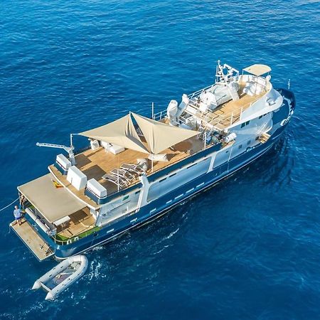 Luxury Boat Hotel Sant Adria de Besos Eksteriør bilde