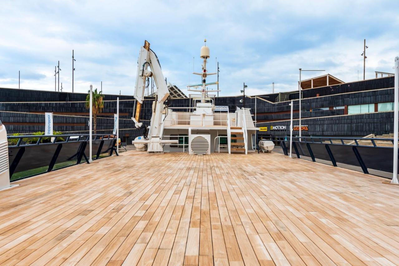 Luxury Boat Hotel Sant Adria de Besos Eksteriør bilde