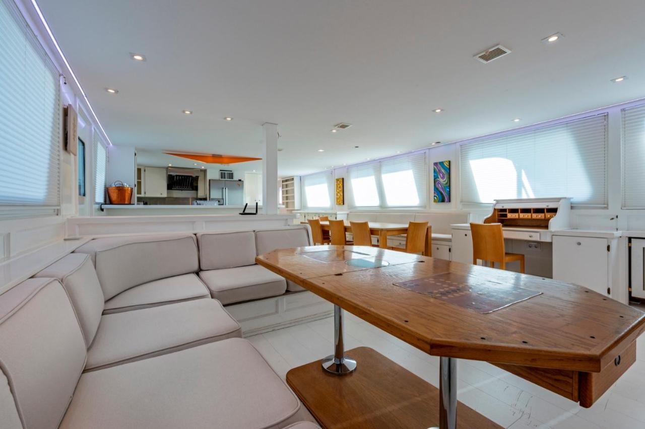 Luxury Boat Hotel Sant Adria de Besos Eksteriør bilde