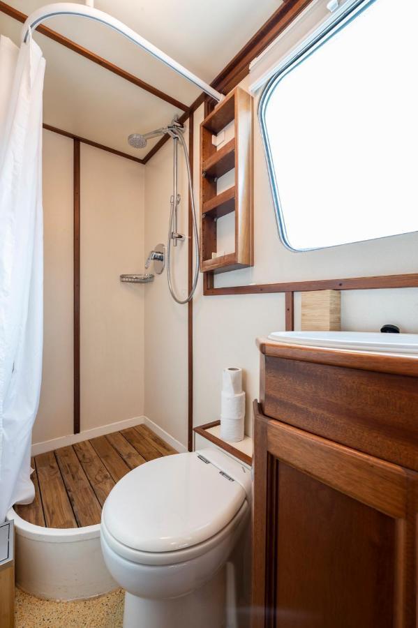 Luxury Boat Hotel Sant Adria de Besos Eksteriør bilde