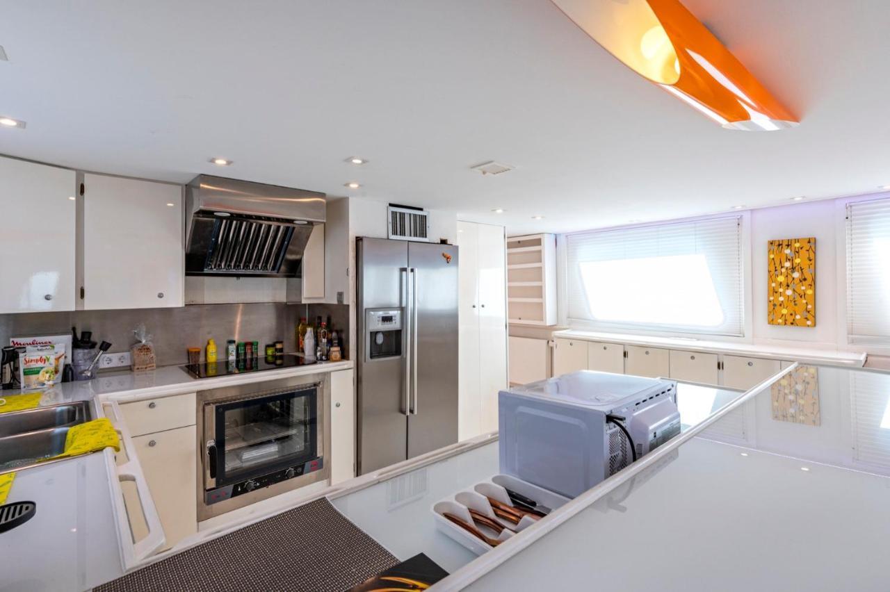 Luxury Boat Hotel Sant Adria de Besos Eksteriør bilde