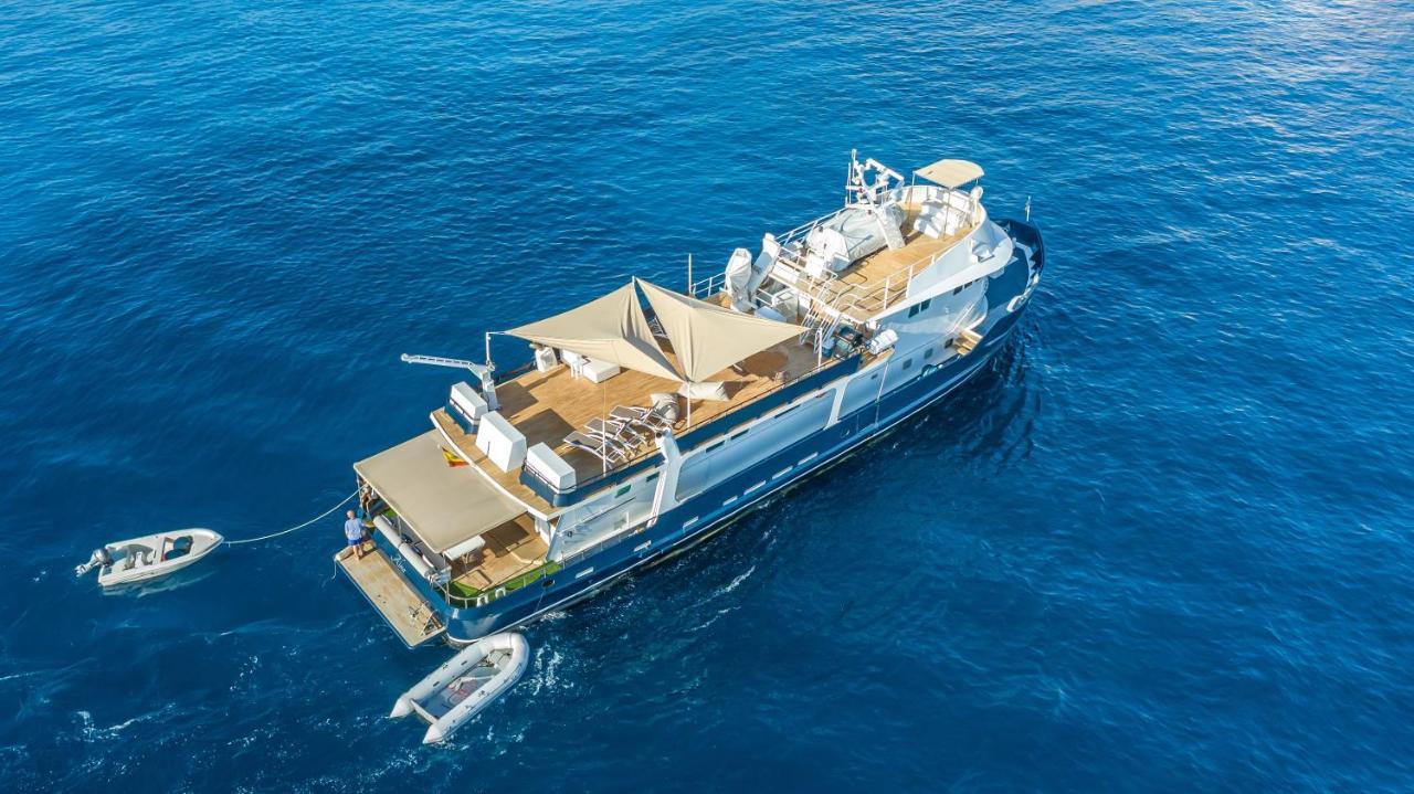 Luxury Boat Hotel Sant Adria de Besos Eksteriør bilde
